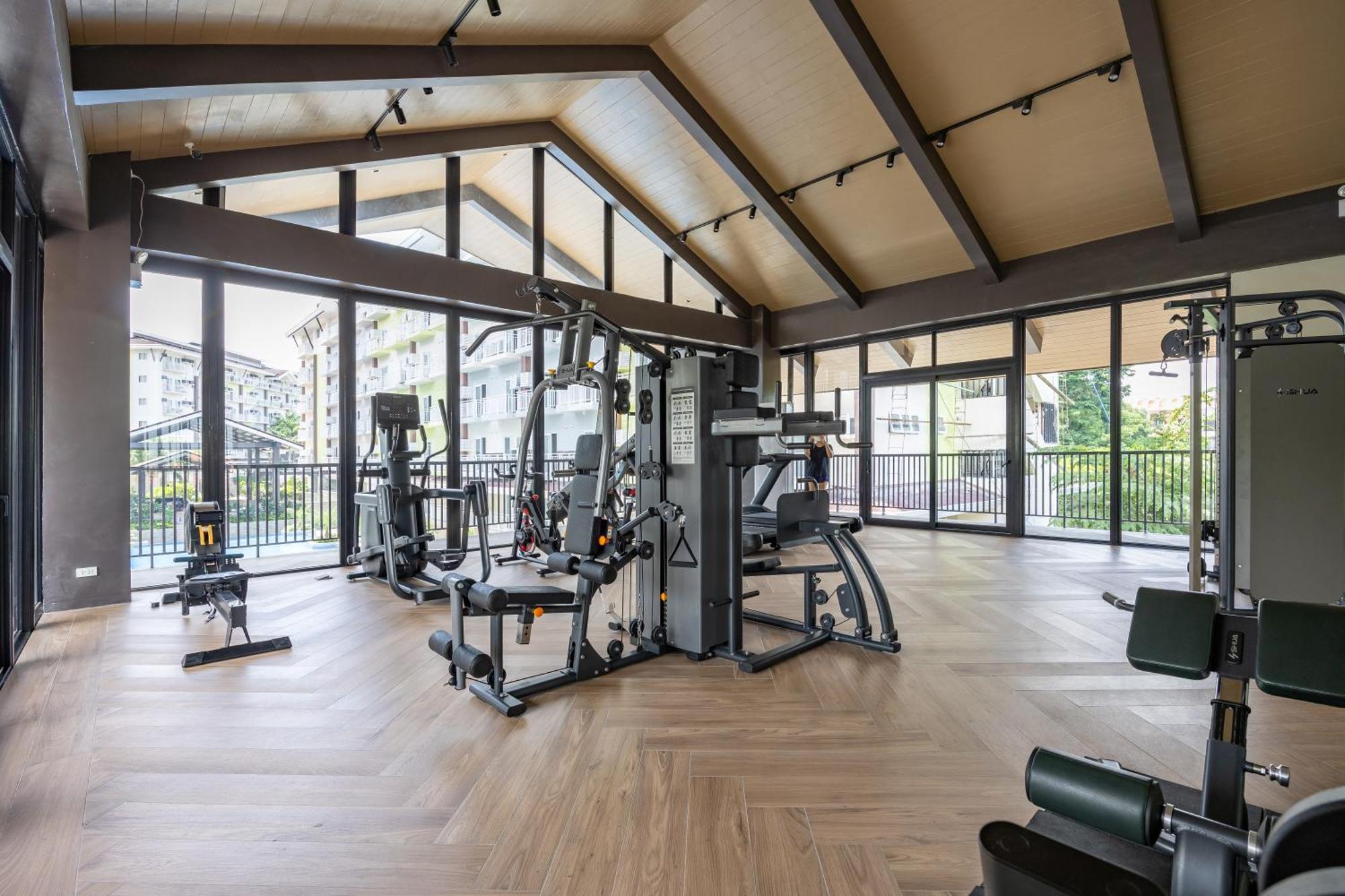 Апартаменти Amani 133,3 Minutes To Airport,With Gym & Pool,Fast Wi-Fi, Free Netflix Мактан Екстер'єр фото