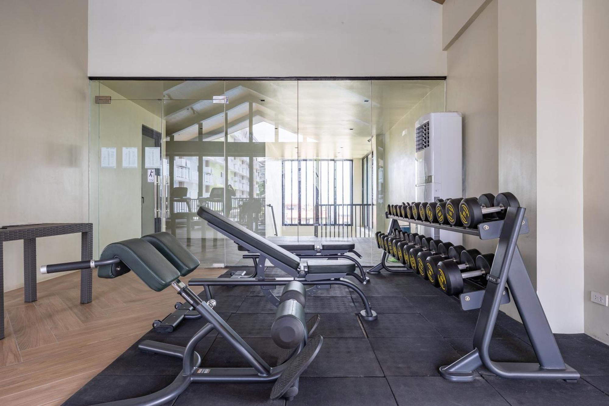 Апартаменти Amani 133,3 Minutes To Airport,With Gym & Pool,Fast Wi-Fi, Free Netflix Мактан Екстер'єр фото